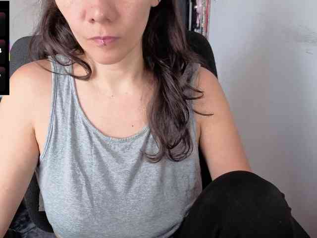 Giselle-moon webcam