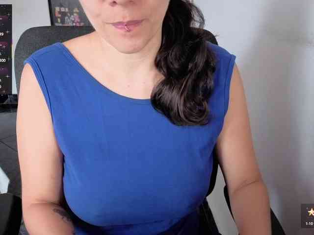 Giselle-moon webcam