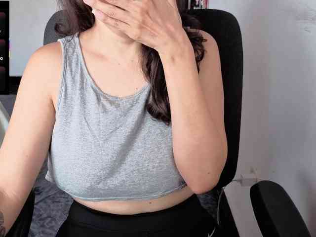 Giselle-moon webcam