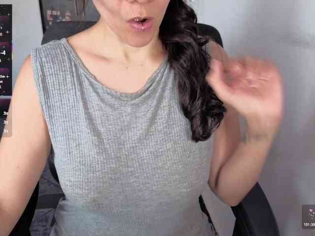 Giselle-moon webcam