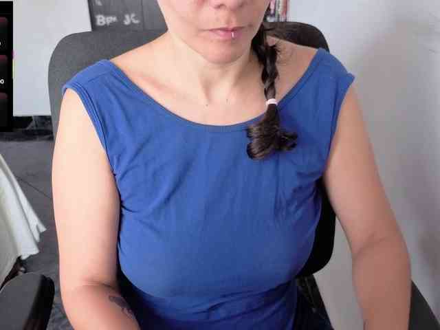 Giselle-moon Live Webcam on BongaCams