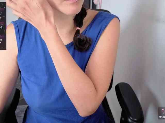Giselle-moon webcam