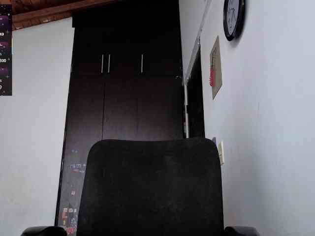Giselle-moon webcam