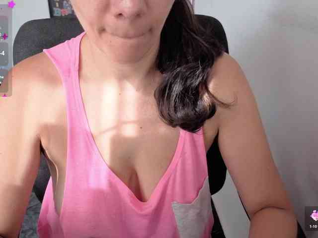Giselle-moon webcam