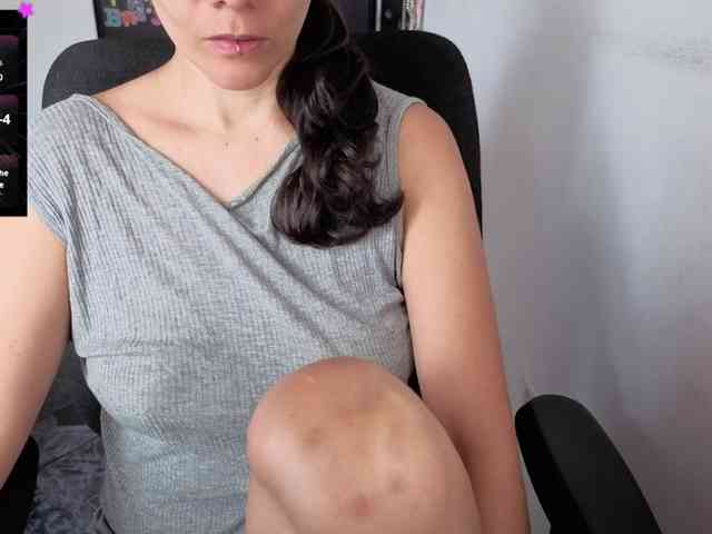 Giselle-moon webcam