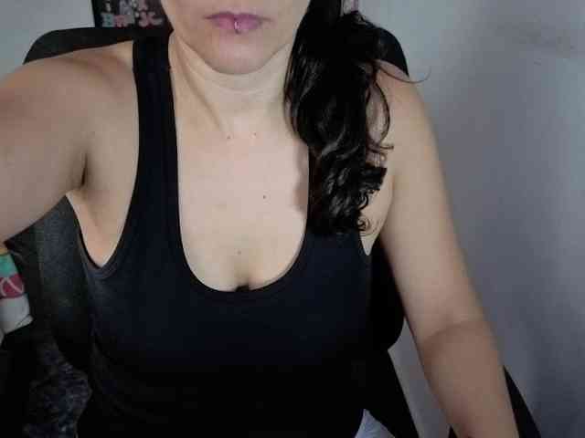 Giselle-moon webcam