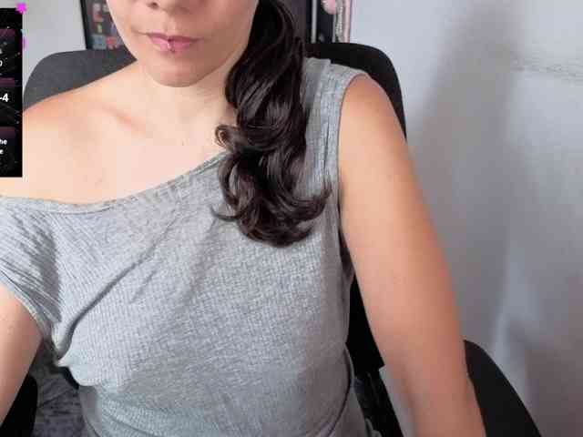 Giselle-moon webcam