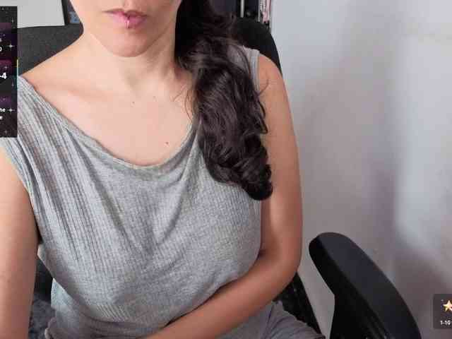 Giselle-moon webcam