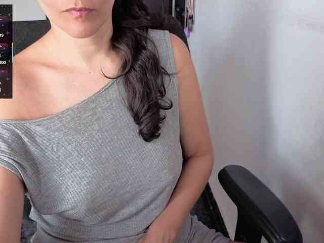 Giselle-moon webcam
