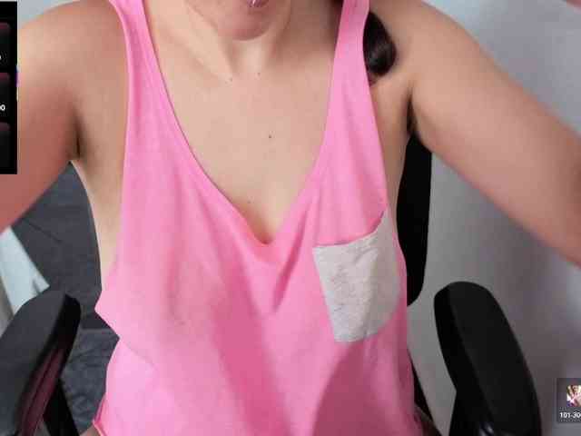 Giselle-moon webcam