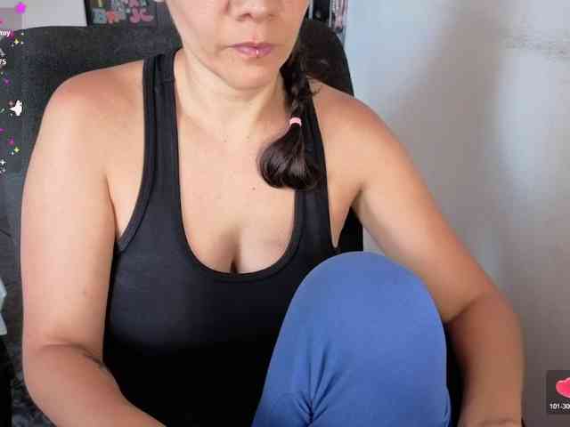 Giselle-moon webcam
