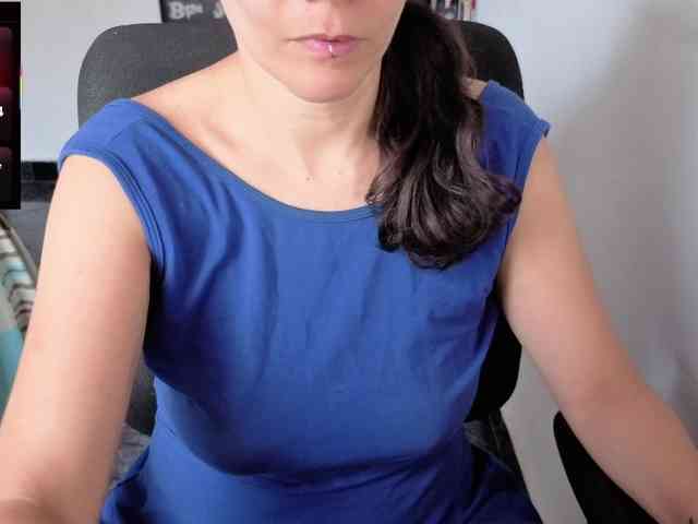 Giselle-moon webcam