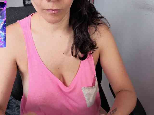 Giselle-moon webcam