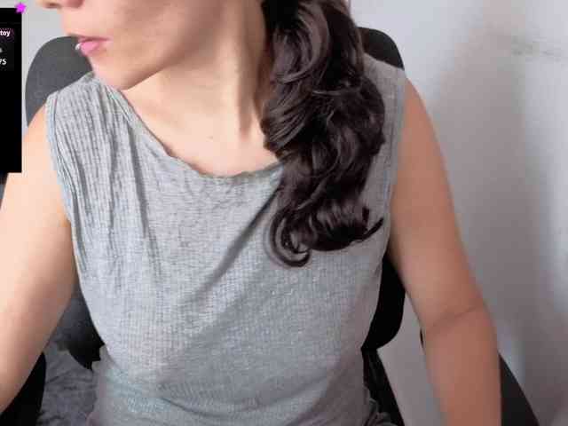 Giselle-moon webcam