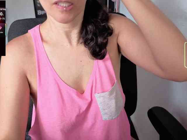 Giselle-moon webcam