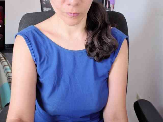 Giselle-moon webcam
