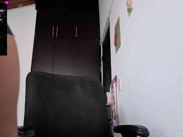 Giselle-moon webcam