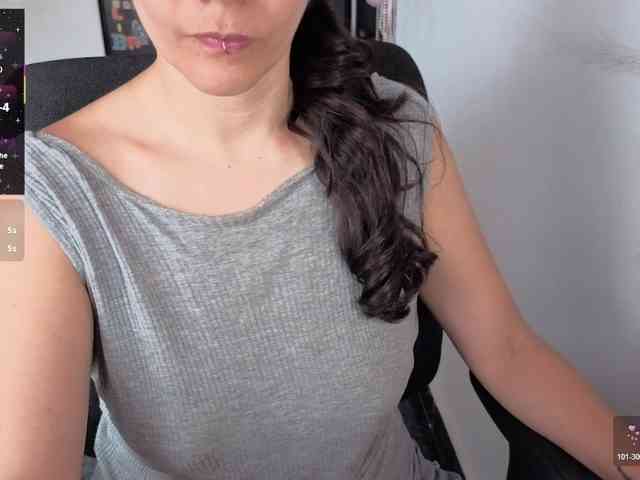 Giselle-moon webcam