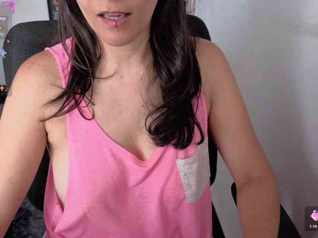 Giselle-moon webcam