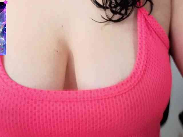 Giselle-moon webcam