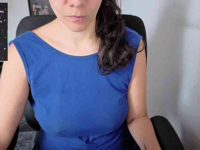 Giselle-moon webcam