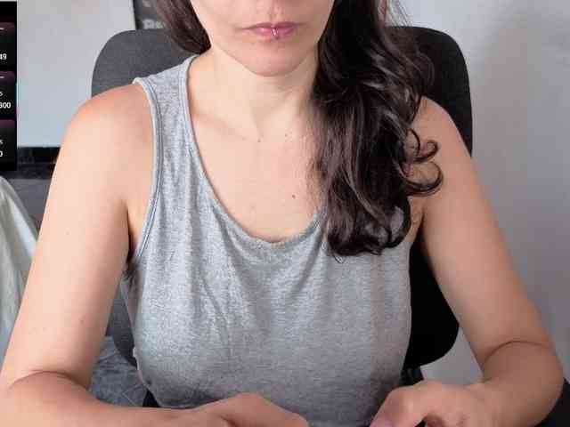 Giselle-moon webcam