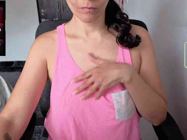Giselle-moon webcam