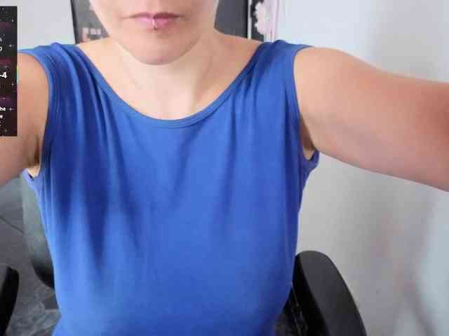 Giselle-moon webcam