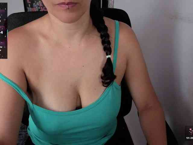 Giselle-moon webcam