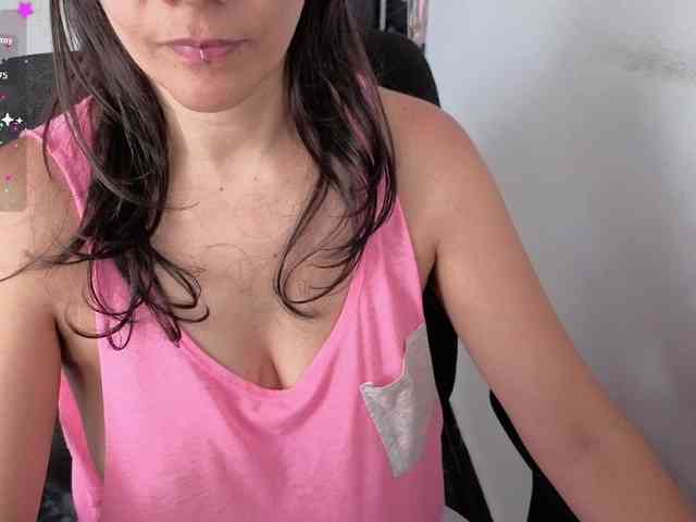 Giselle-moon webcam