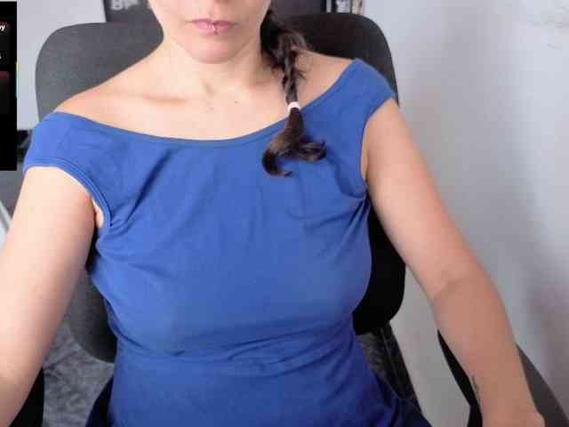 Giselle-moon webcam