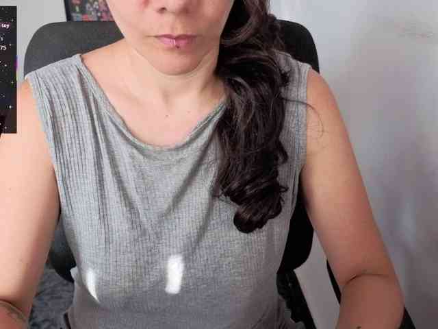 Giselle-moon webcam