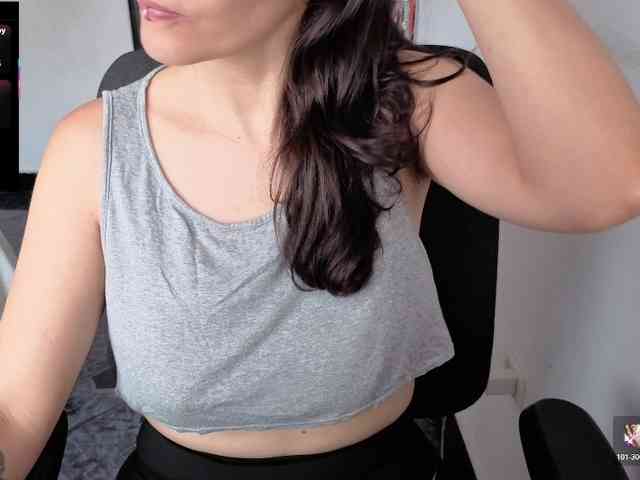 Giselle-moon webcam