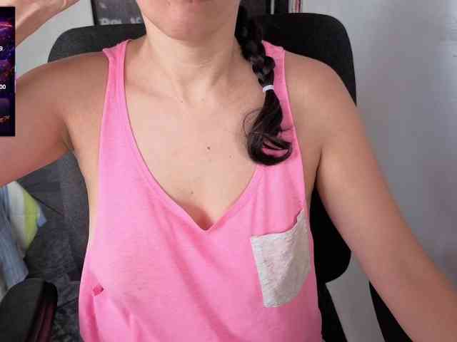 Giselle-moon webcam
