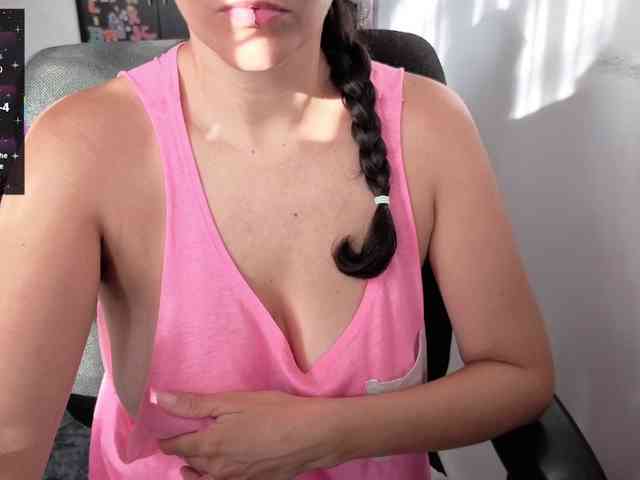 Giselle-moon webcam