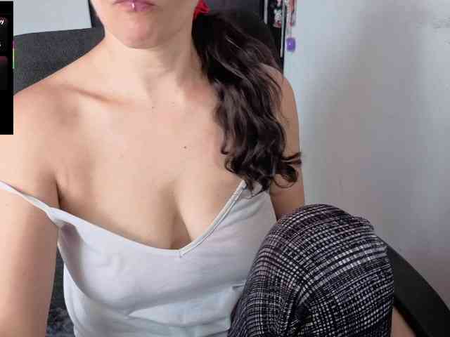 Giselle-moon webcam