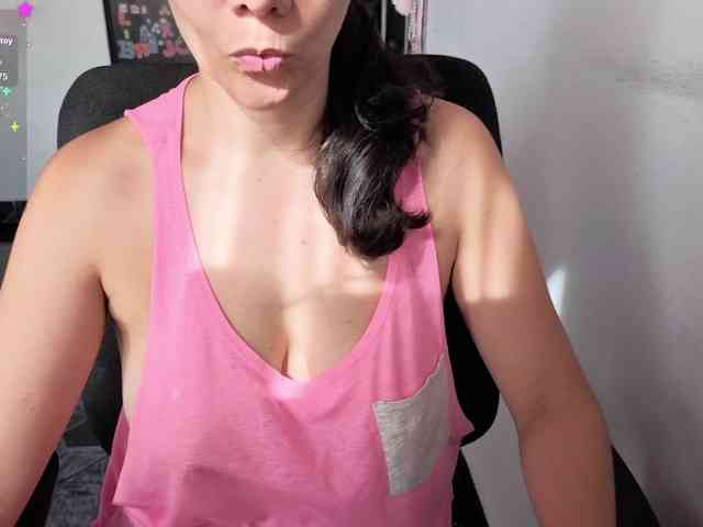 Giselle-moon webcam