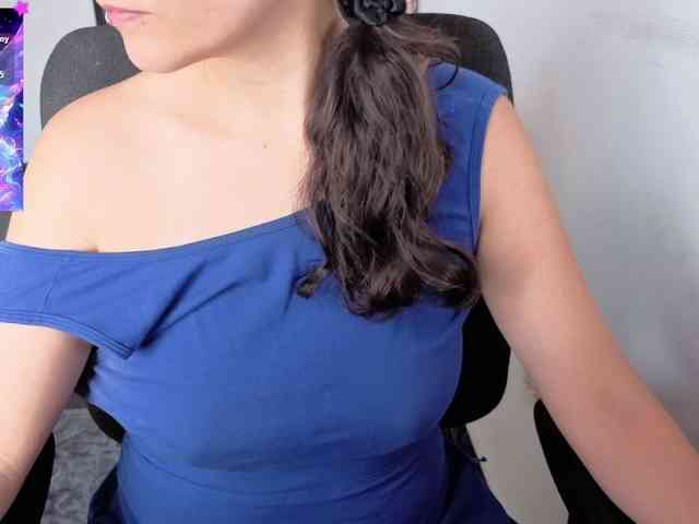 Giselle-moon webcam