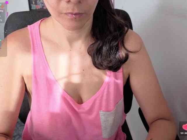 Giselle-moon webcam