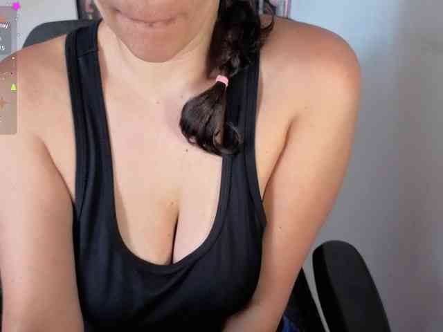 Giselle-moon webcam