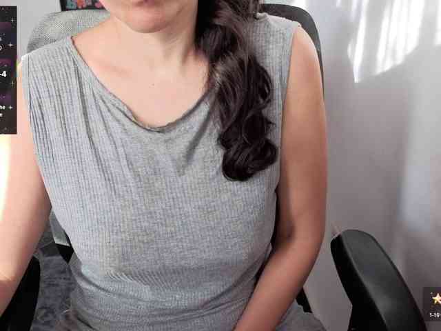 Giselle-moon webcam