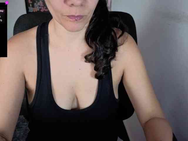 Giselle-moon webcam