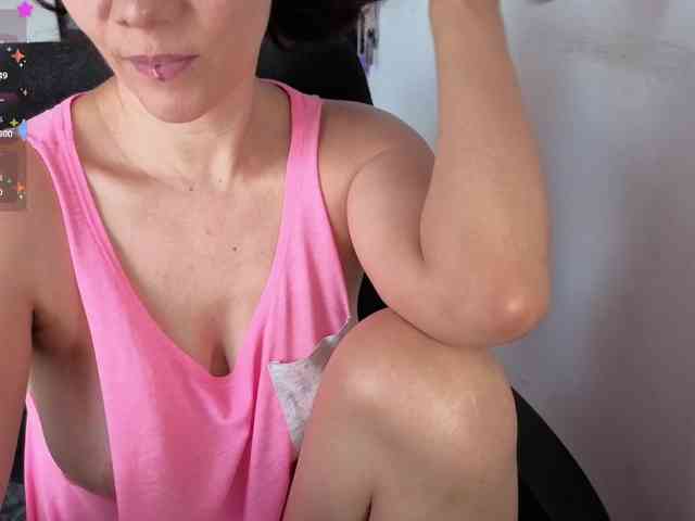 Giselle-moon webcam