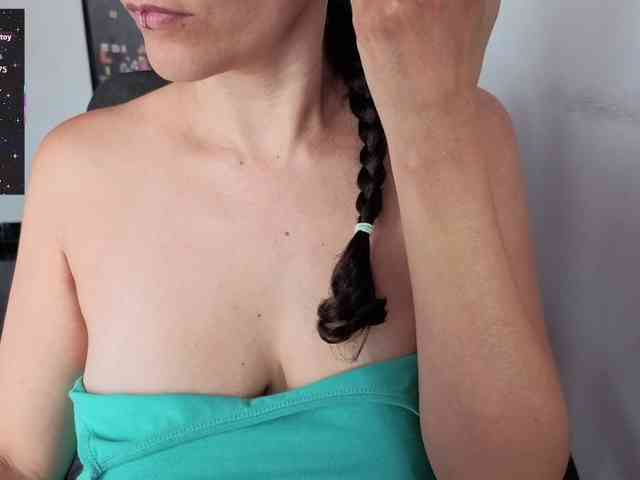 Giselle-moon webcam