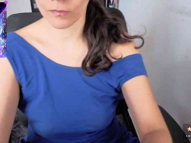Giselle-moon webcam
