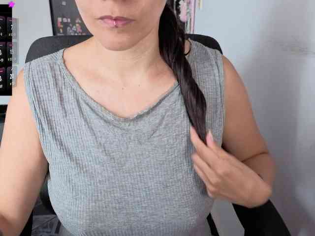 Giselle-moon webcam