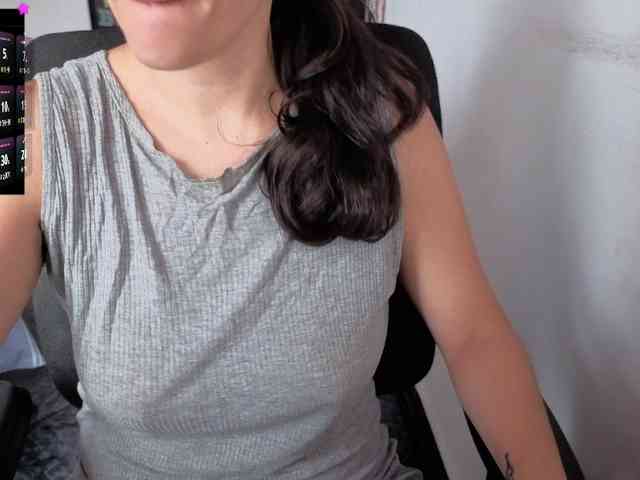 Giselle-moon webcam
