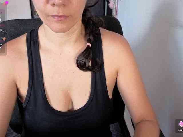 Giselle-moon webcam