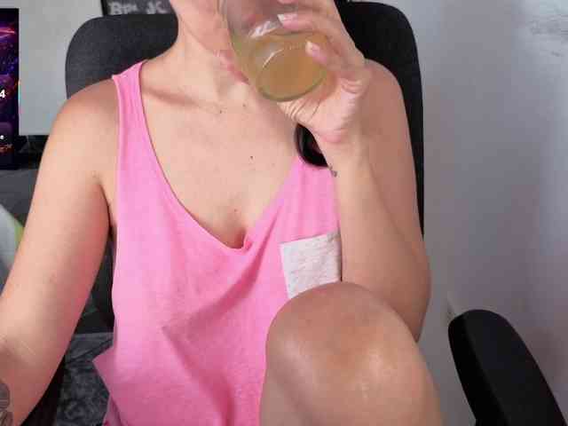 Giselle-moon webcam