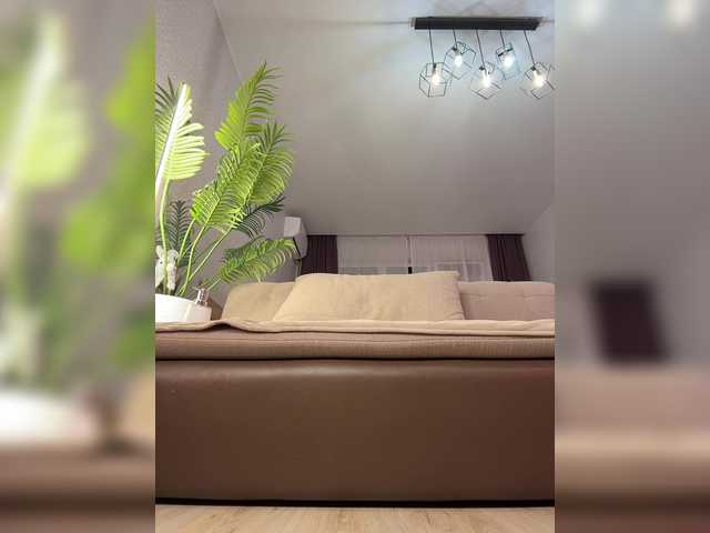 JuliaDragon live cam preview